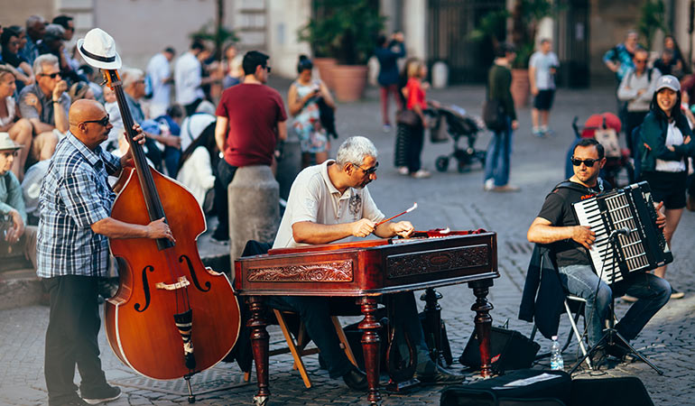 musicians in street rome festivals