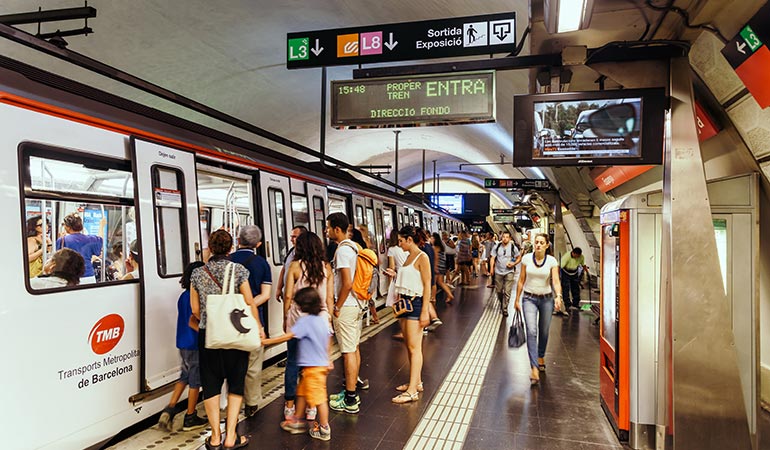 barcelona tourist guide metro