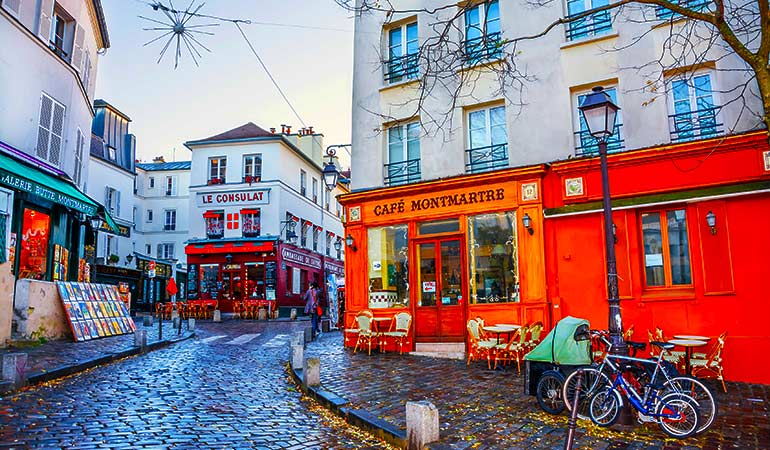 paris montmartre neighbourhood
