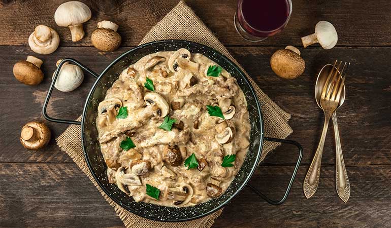 traditional russian food stroganoff
