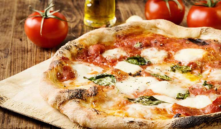 day tours from rome to Naples by train pizza