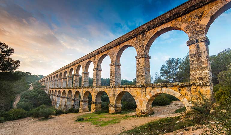 trips from barcelona Tarragona aqueduct 