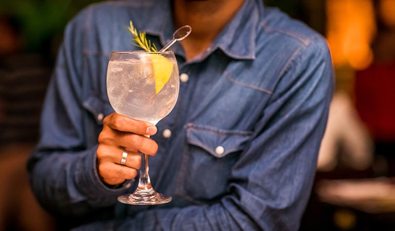Barcelona Travel Guide gin and tonic