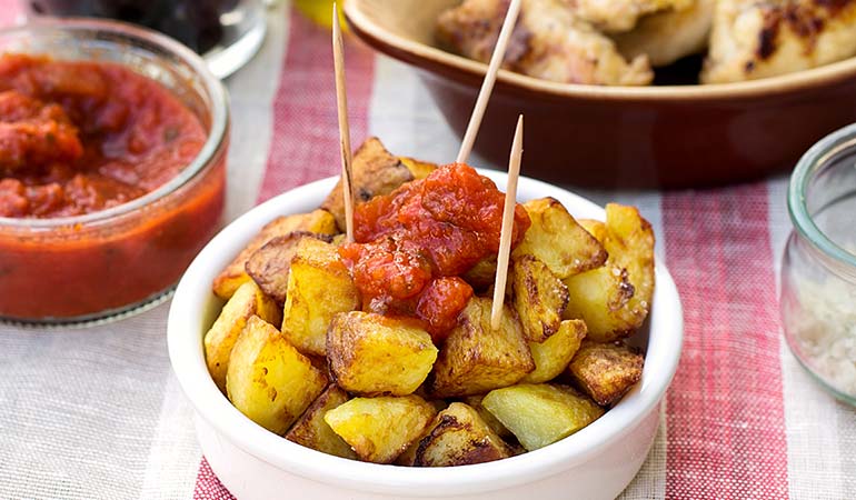 barcelona travel tips patatas bravas