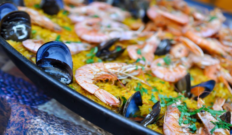where locals eat paella in barcelona
