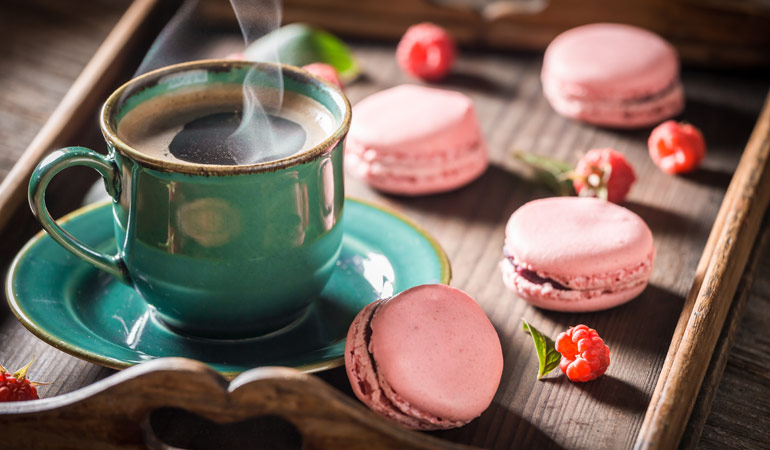 things to do in paris eat macaroons 