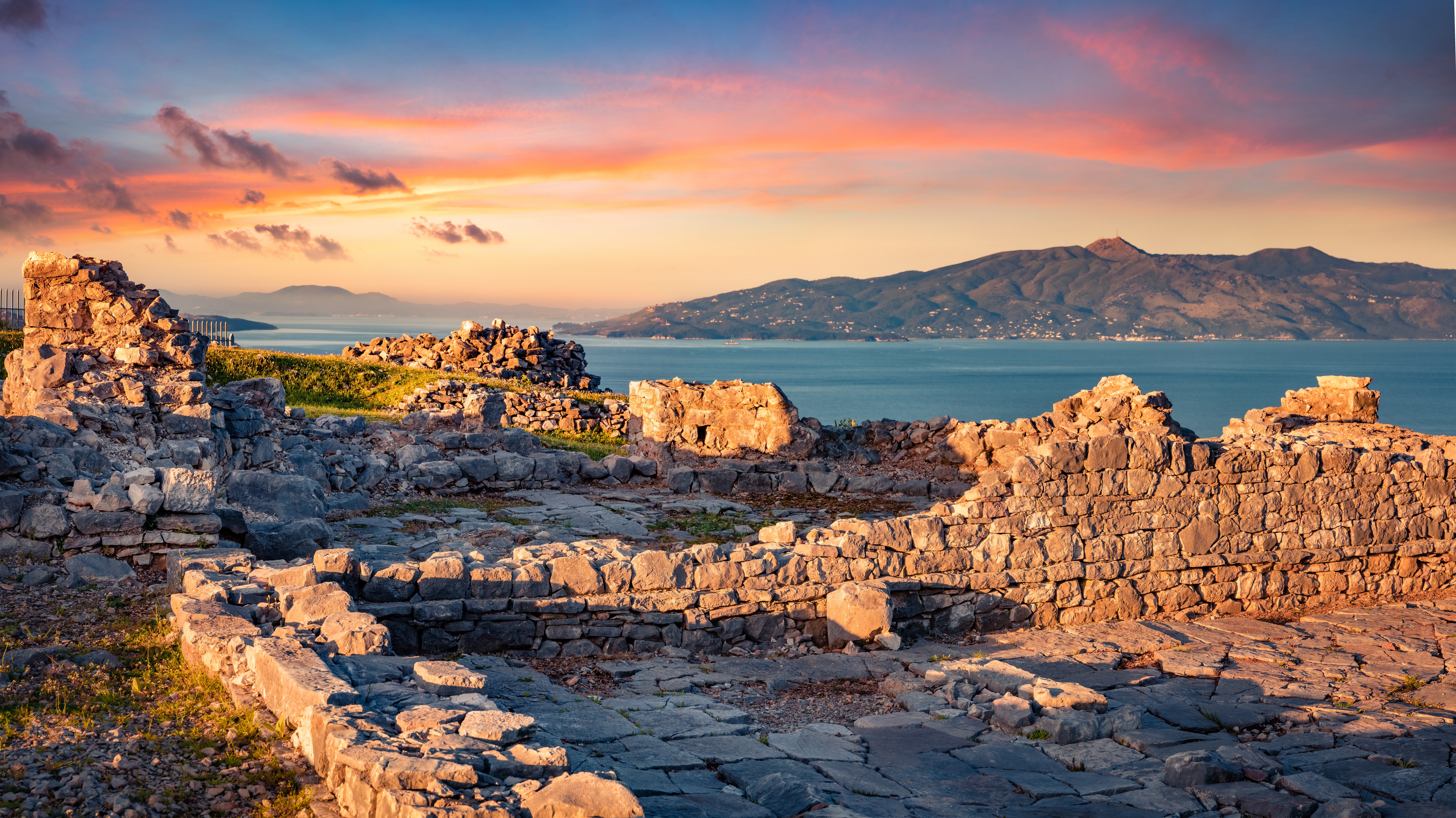 Sunset at Lekursi Castle