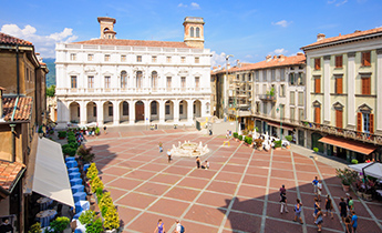 wha to do in Bergamo piazza Vecchia
