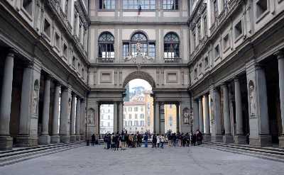 Enter the Uffizi Gallery and discover its many works of art as the Venus of Botticelli