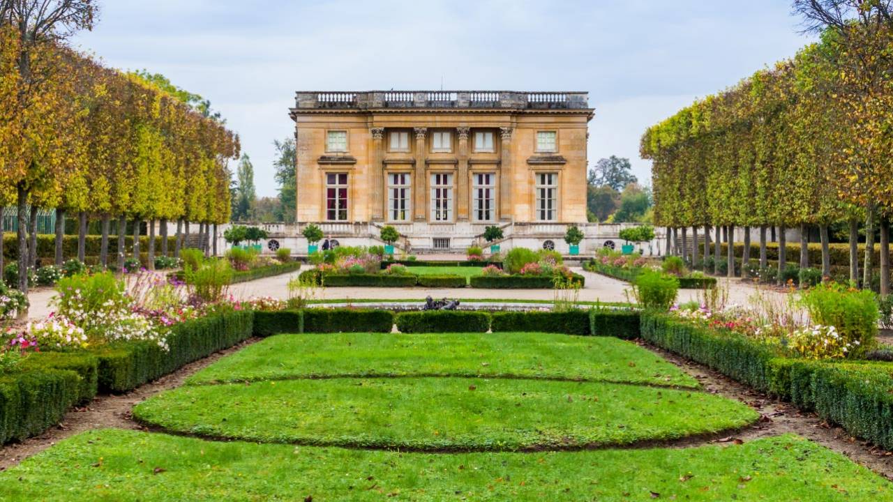 Petit Trianon - Versailles gardens
