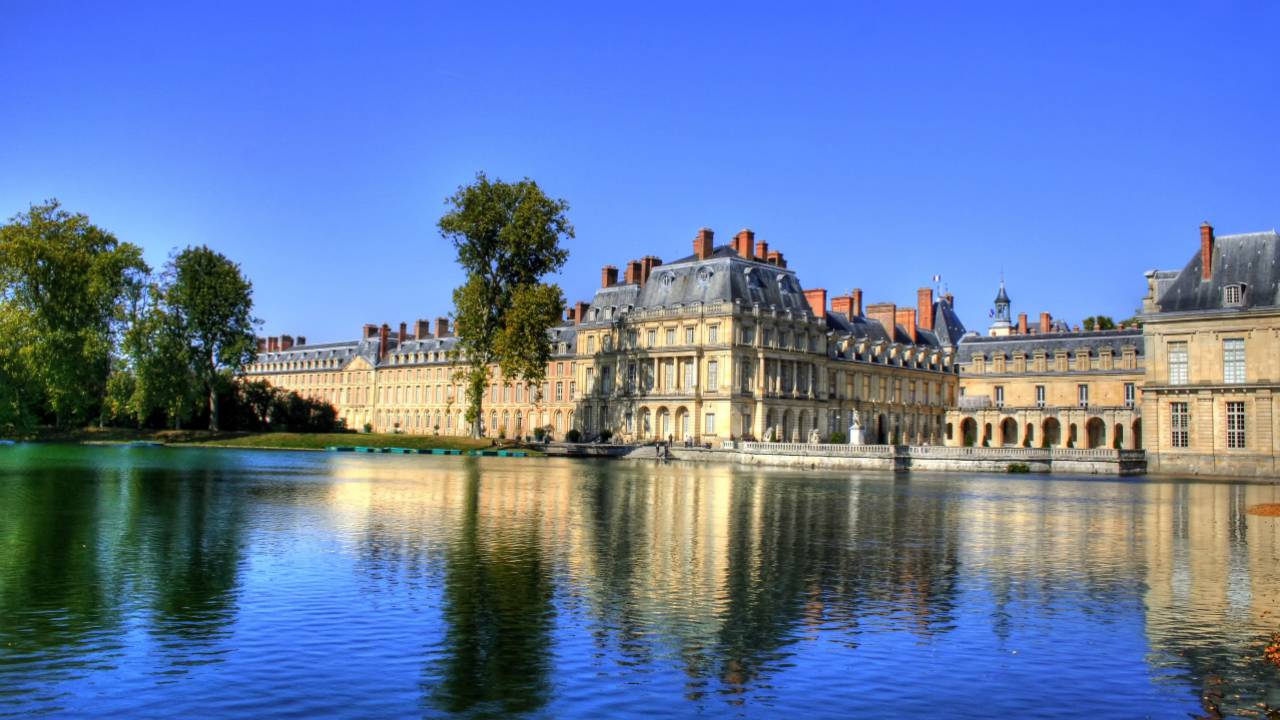 View of the Chateau de Fontainebleau