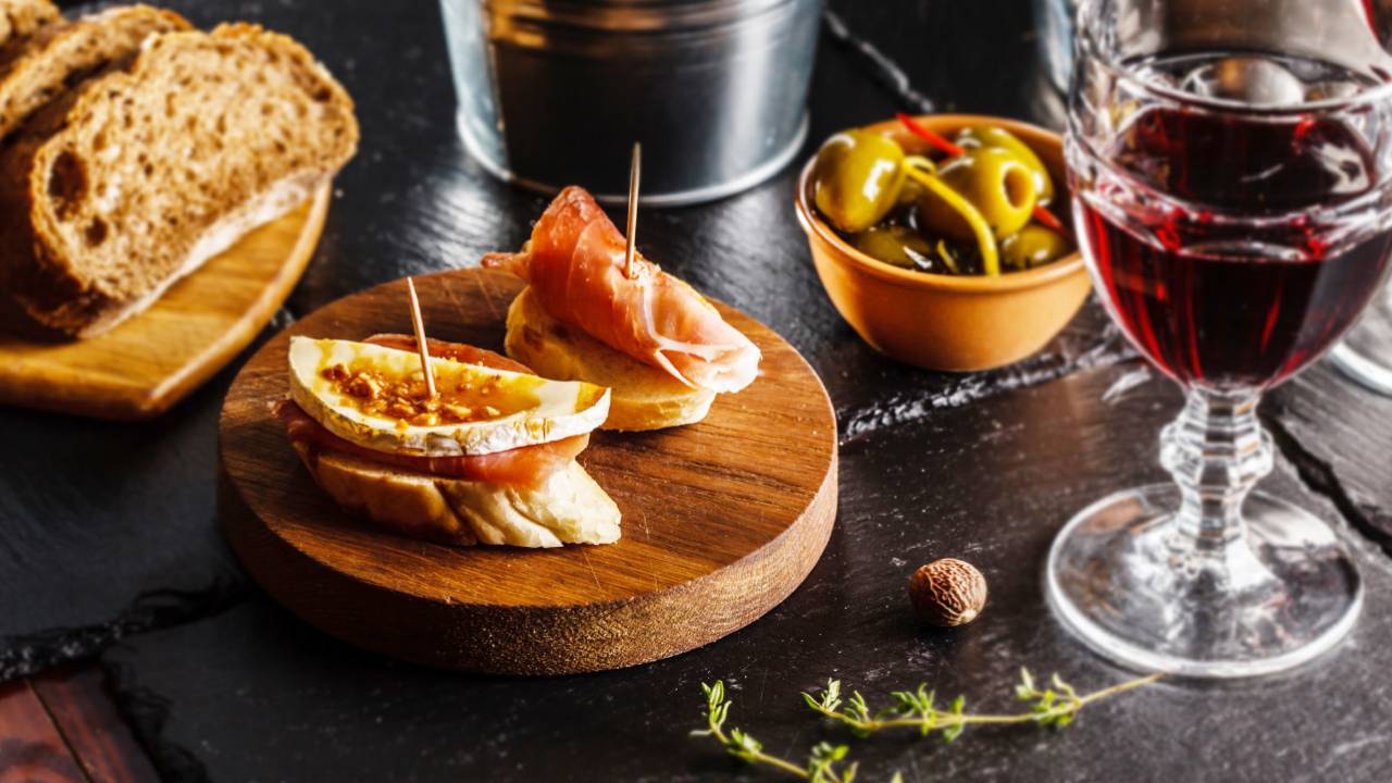 Tapas and wine tour