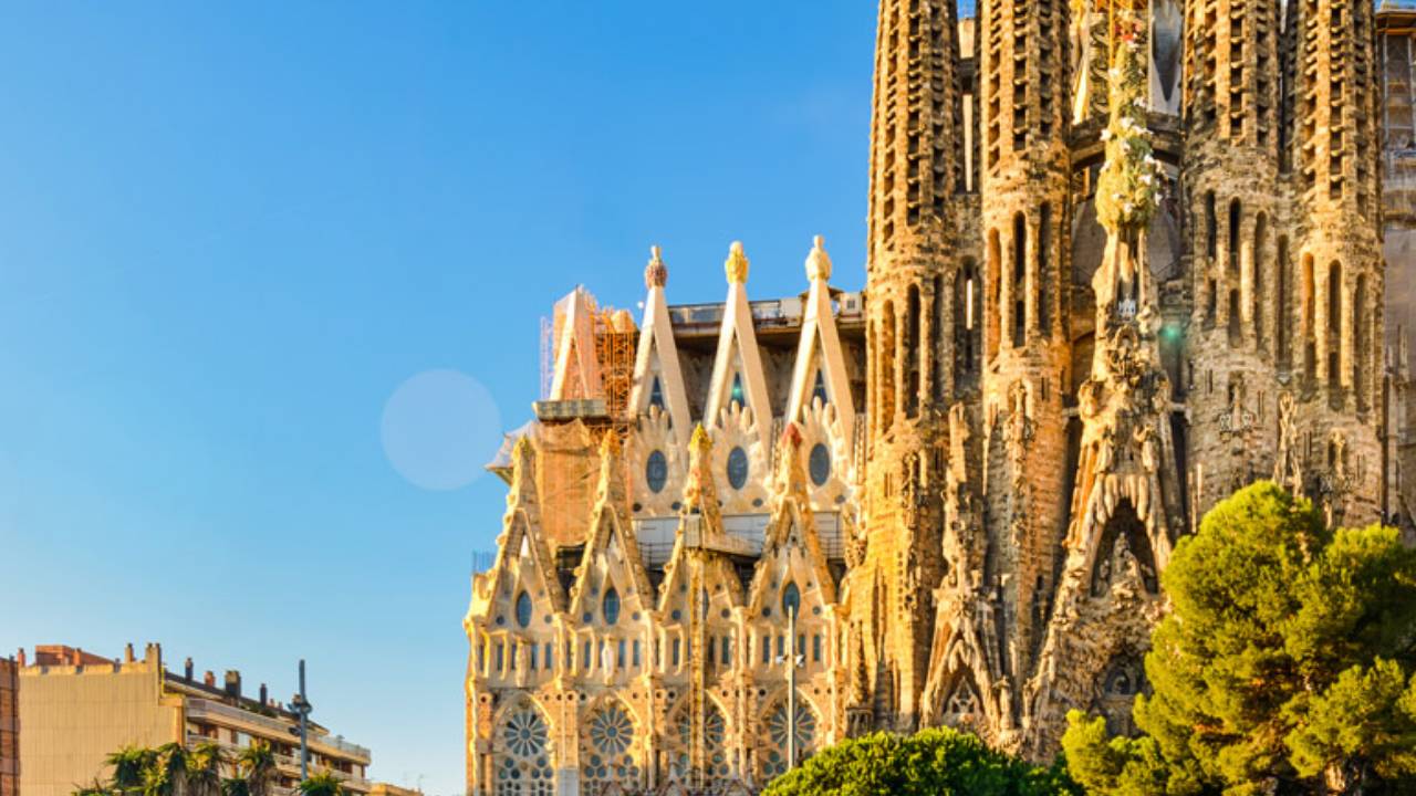 Sagrada Familia outside