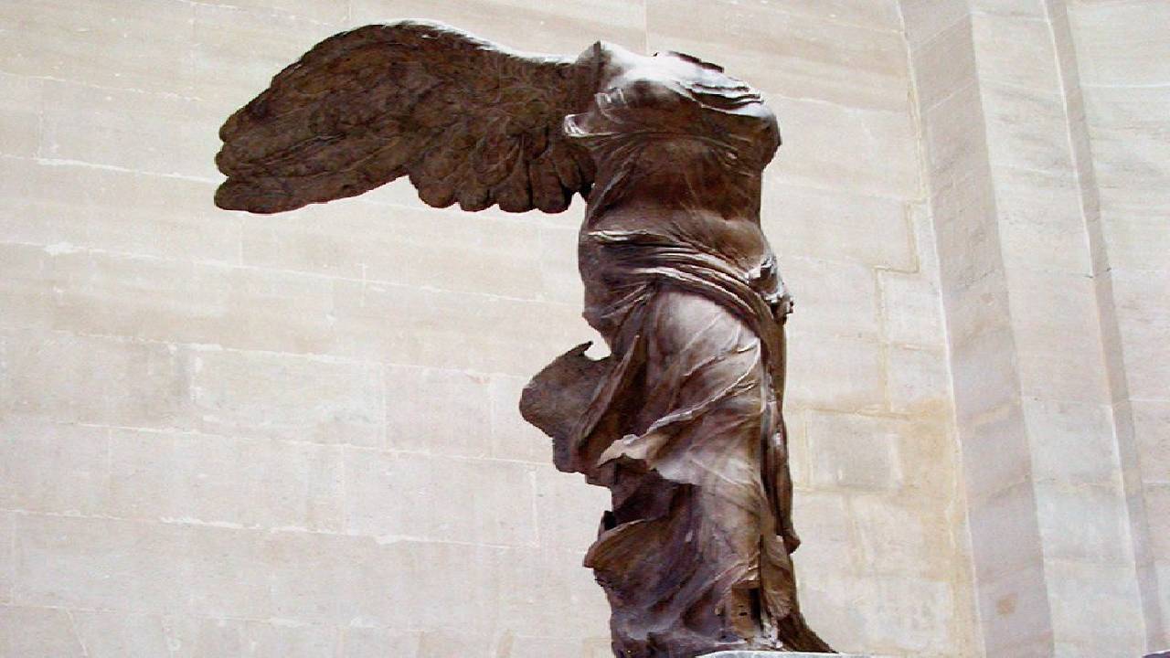 Nika Statue Louvre