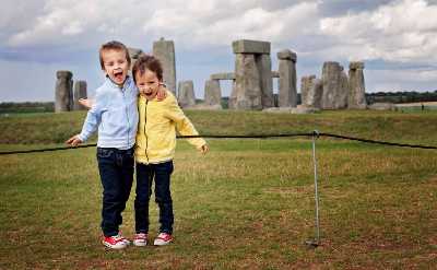 Two children posing in front of Stonehenge