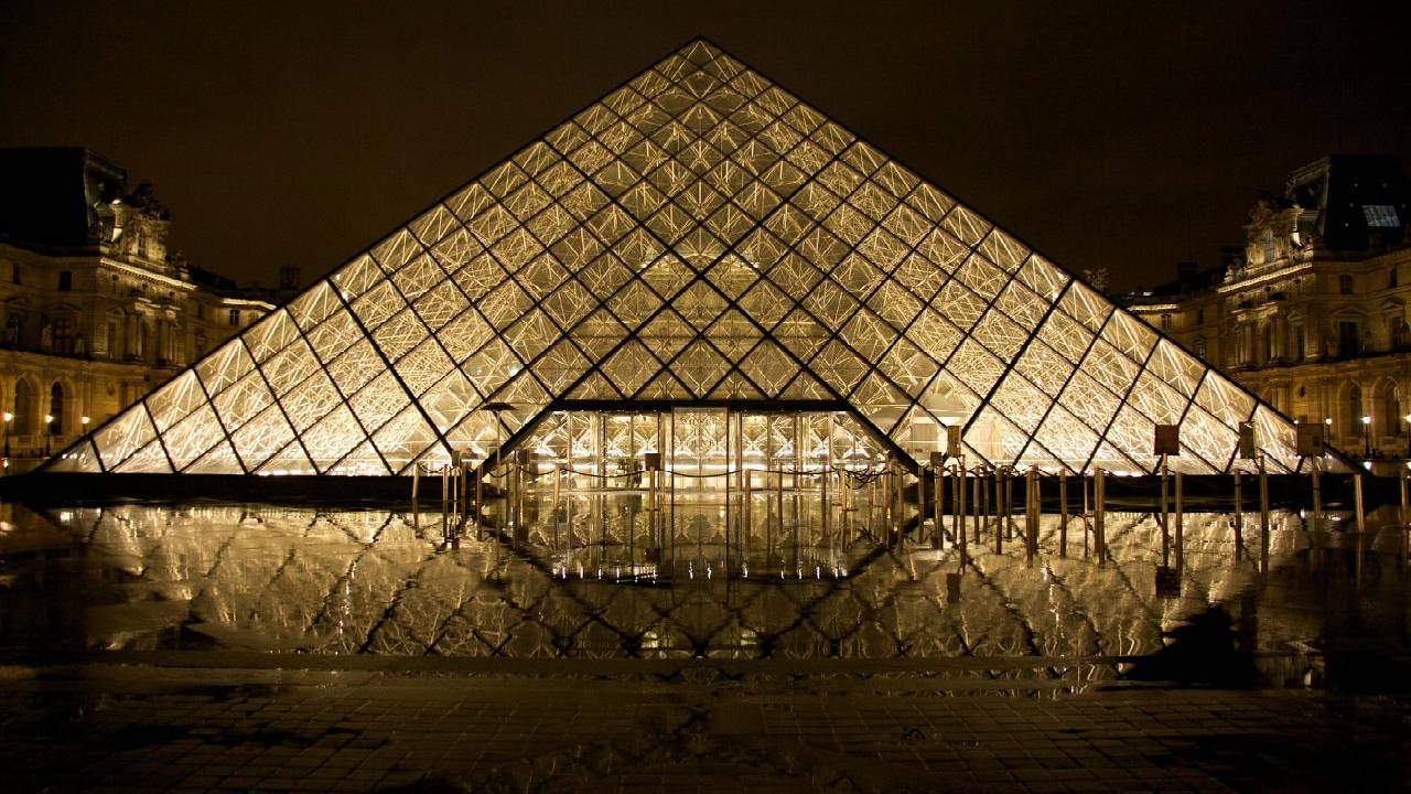 Louvre Museum Paris Pyramid 