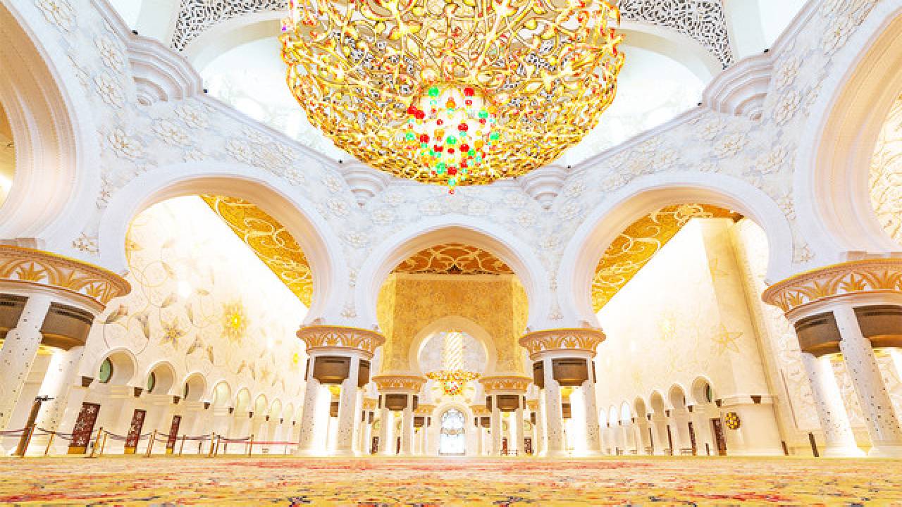  Sheikh Zayed Mosque interior
