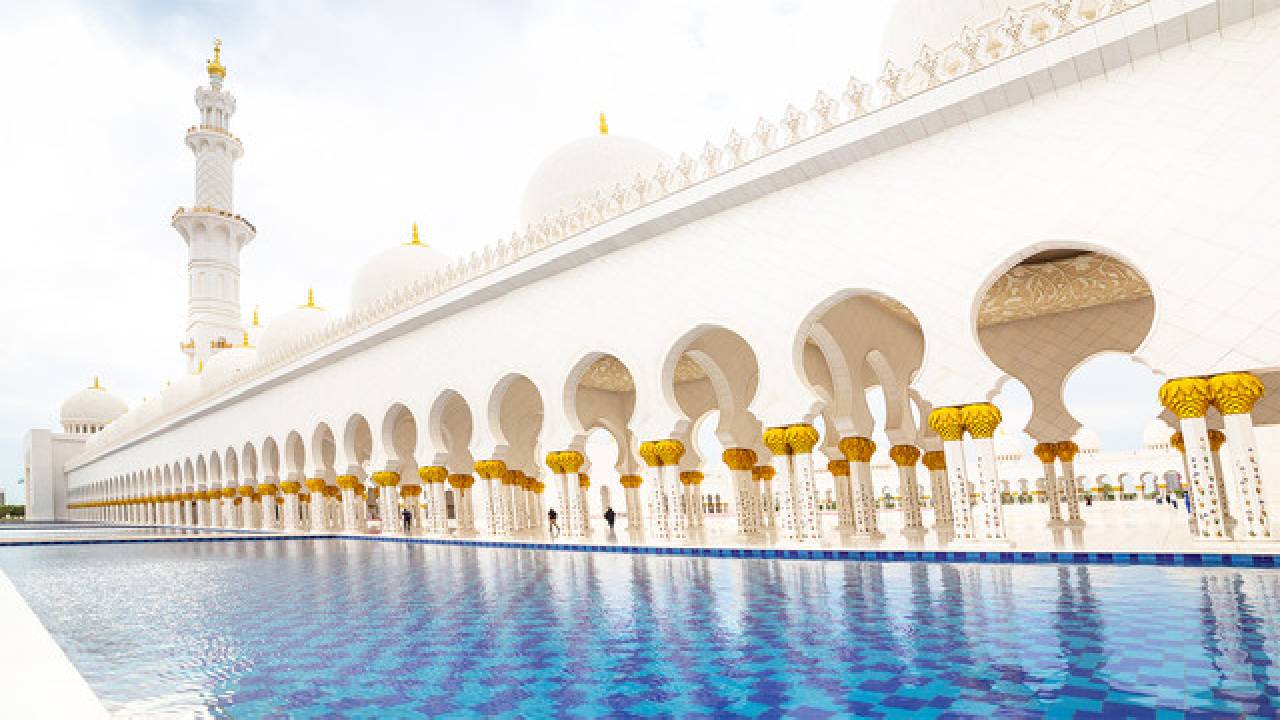  Sheikh Zayed Mosque outside