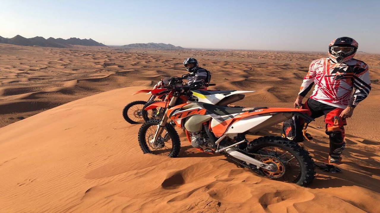 Motocycling in Dubai dunes