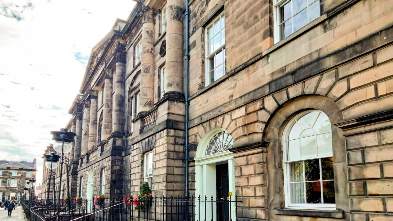 Discovery Walk in Edinburgh: A Tale of Two Towns