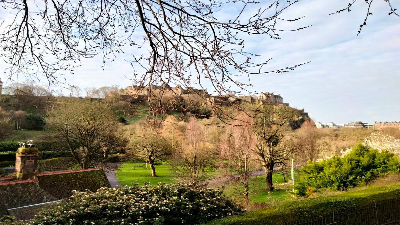 Discovery Walk in Edinburgh: A Tale of Two Towns