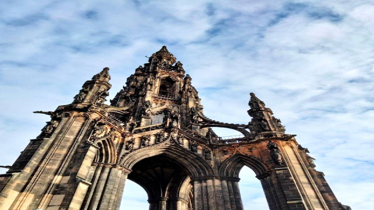 Discovery Walk in Edinburgh: A Tale of Two Towns