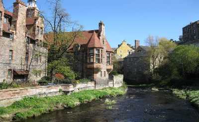 Edinburgh: Romantic City Exploration Game