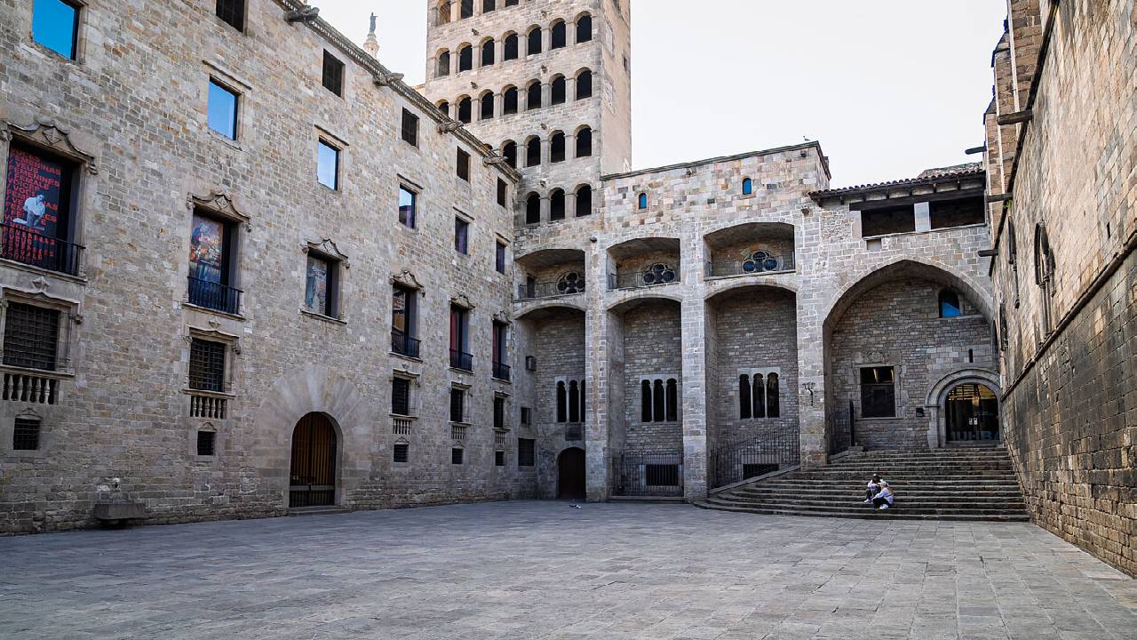 Barcelona Walking Tour: Old Town, Hidden Gems & Gothic Quarter Secrets