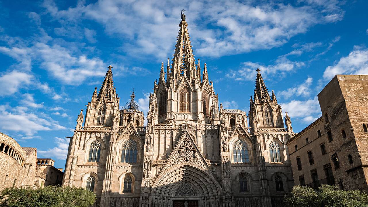 Barcelona Walking Tour: Old Town, Hidden Gems & Gothic Quarter Secrets