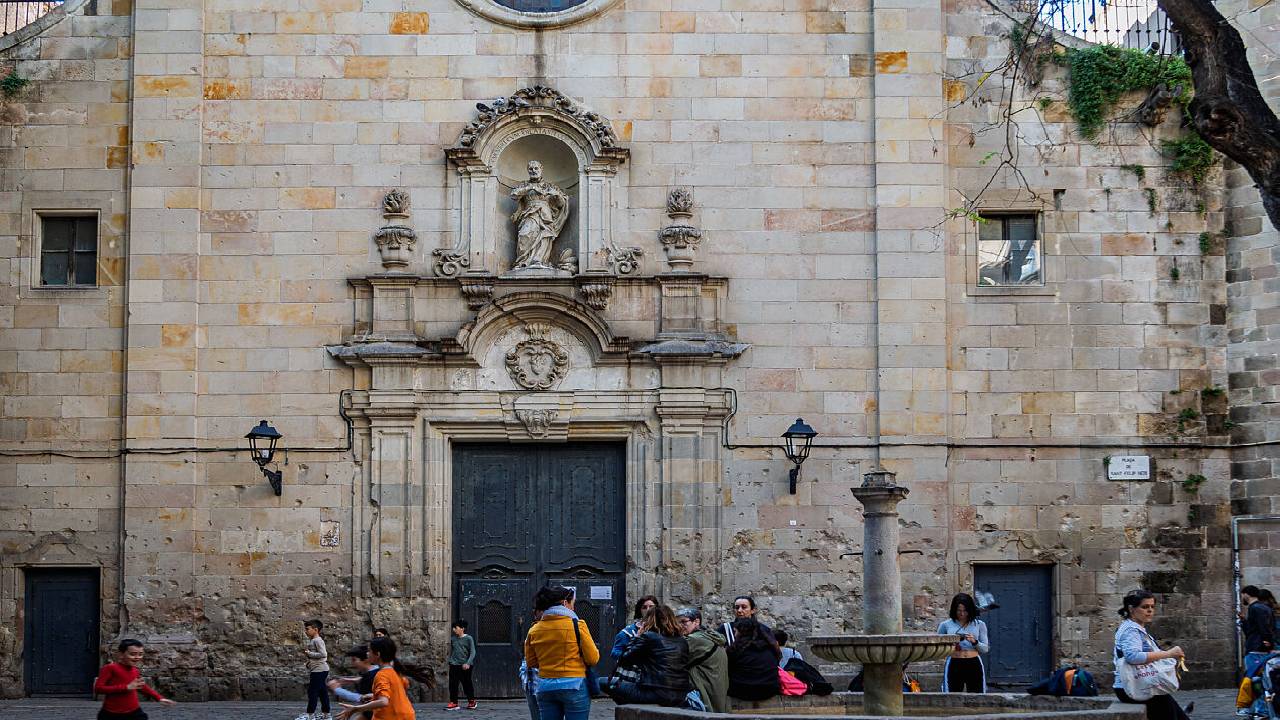 Barcelona Walking Tour: Old Town, Hidden Gems & Gothic Quarter Secrets