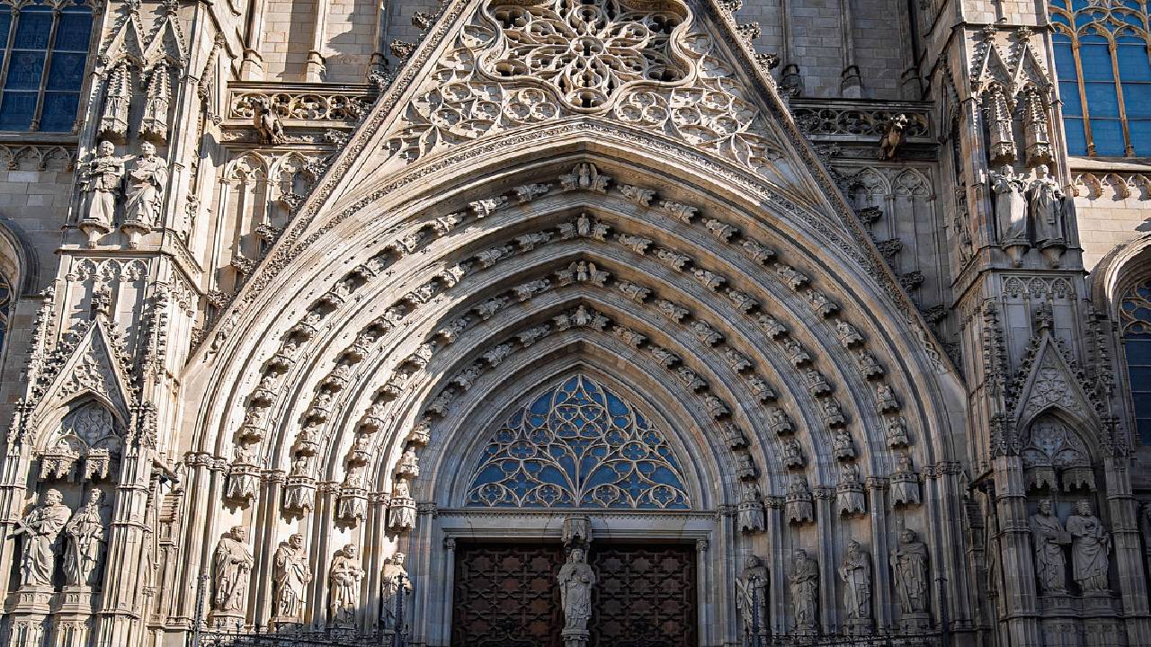 Barcelona Walking Tour: Old Town, Hidden Gems & Gothic Quarter Secrets