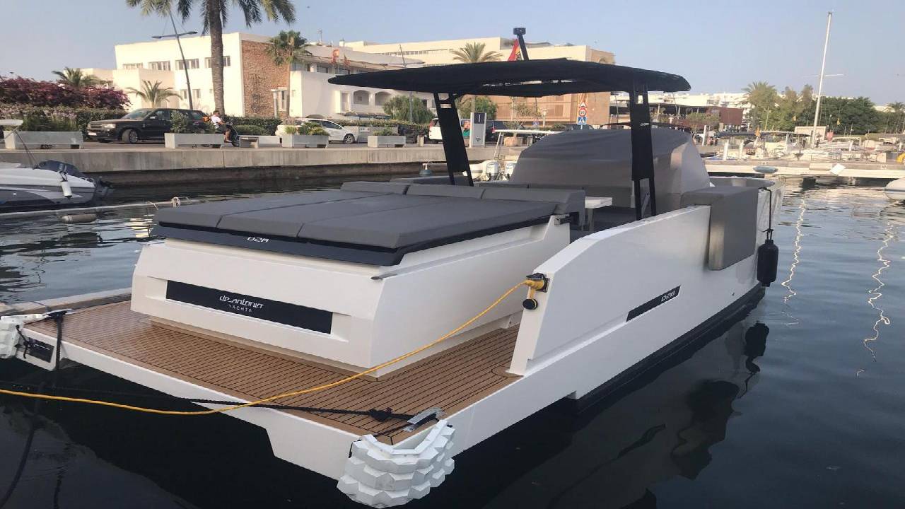 Private Motor Boat Experience  - De Antonio D28 Yacht in Barcelona 1h