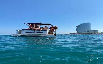 Private Motor Boat Experience  - De Antonio D28 Yacht in Barcelona 3h