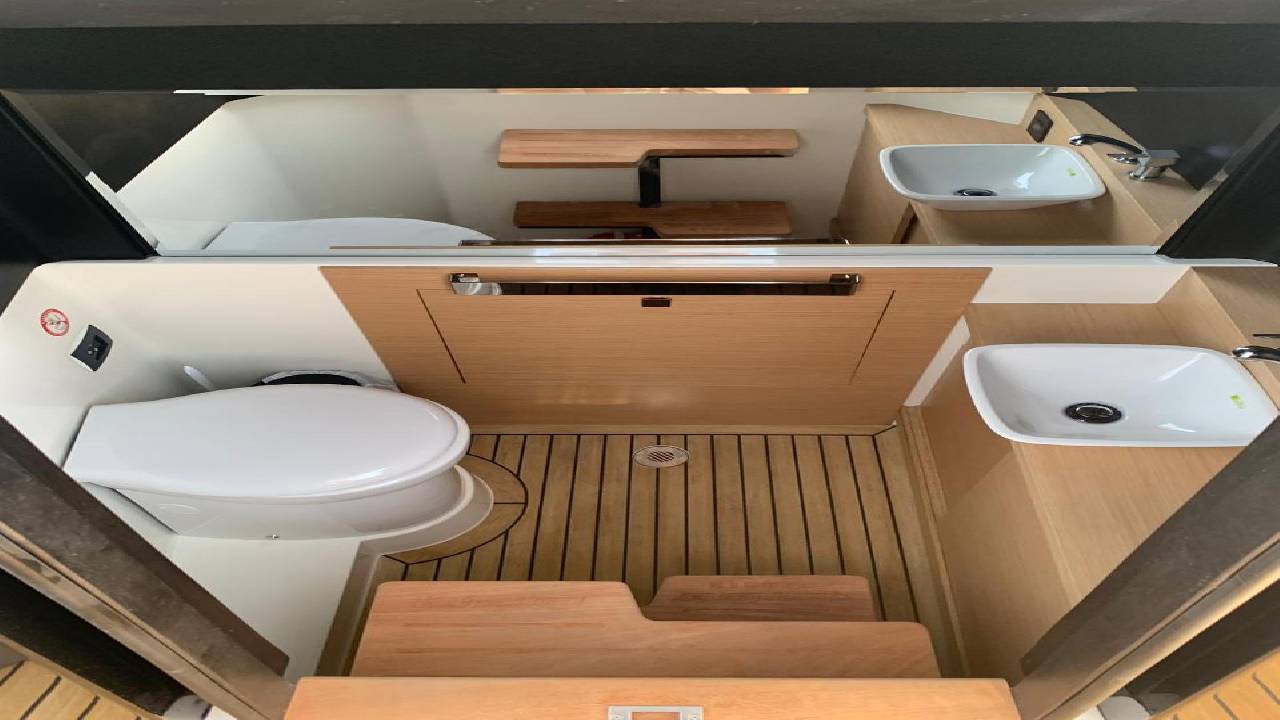 Private Motor Boat Experience  - De Antonio D28 Yacht in Barcelona 4h