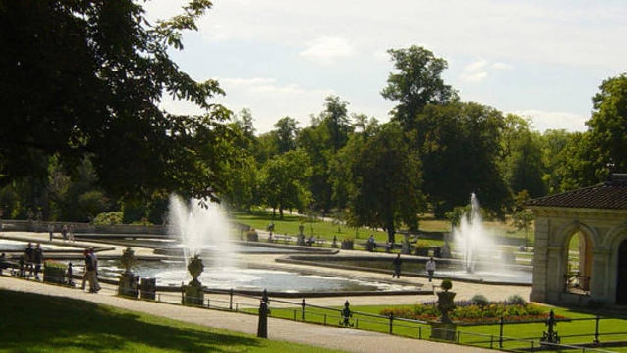 Kensington Palace & Guided Walk with reservation at the Orangery