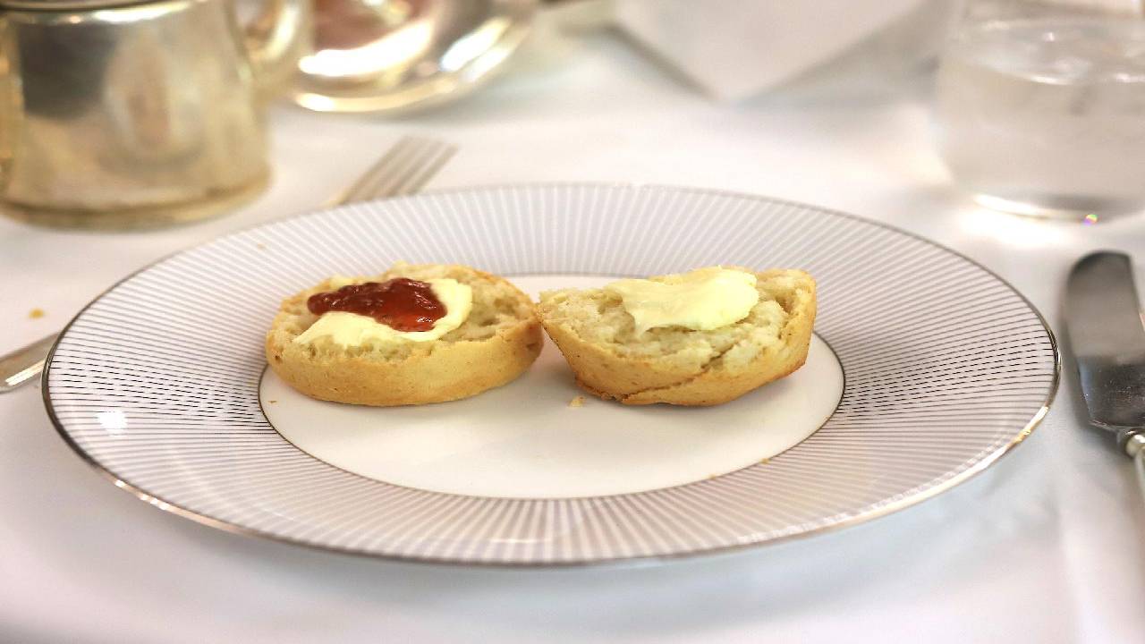 Kensington Palace & Guided Walk with reservation at the Orangery