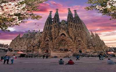 Sagrada Familia Skip-The-Line Ticket + English Tour 