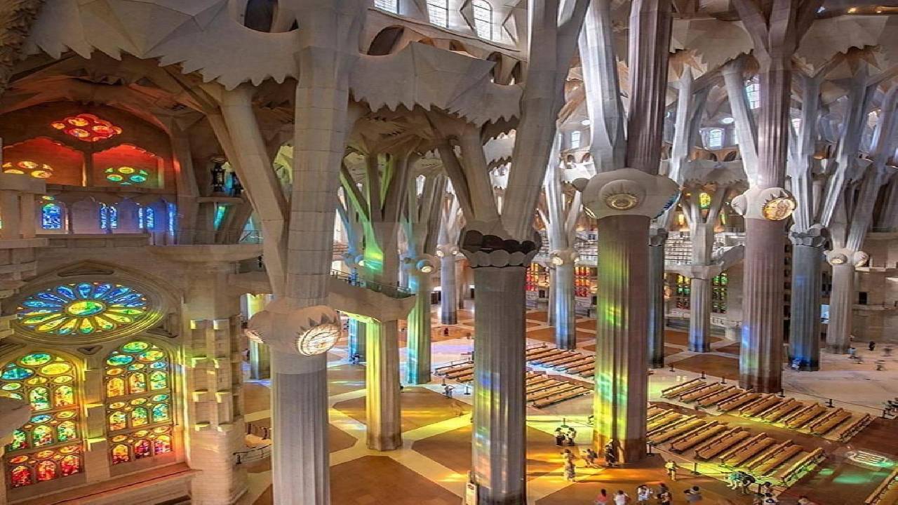 Sagrada Familia Skip-The-Line Ticket + English Tour 