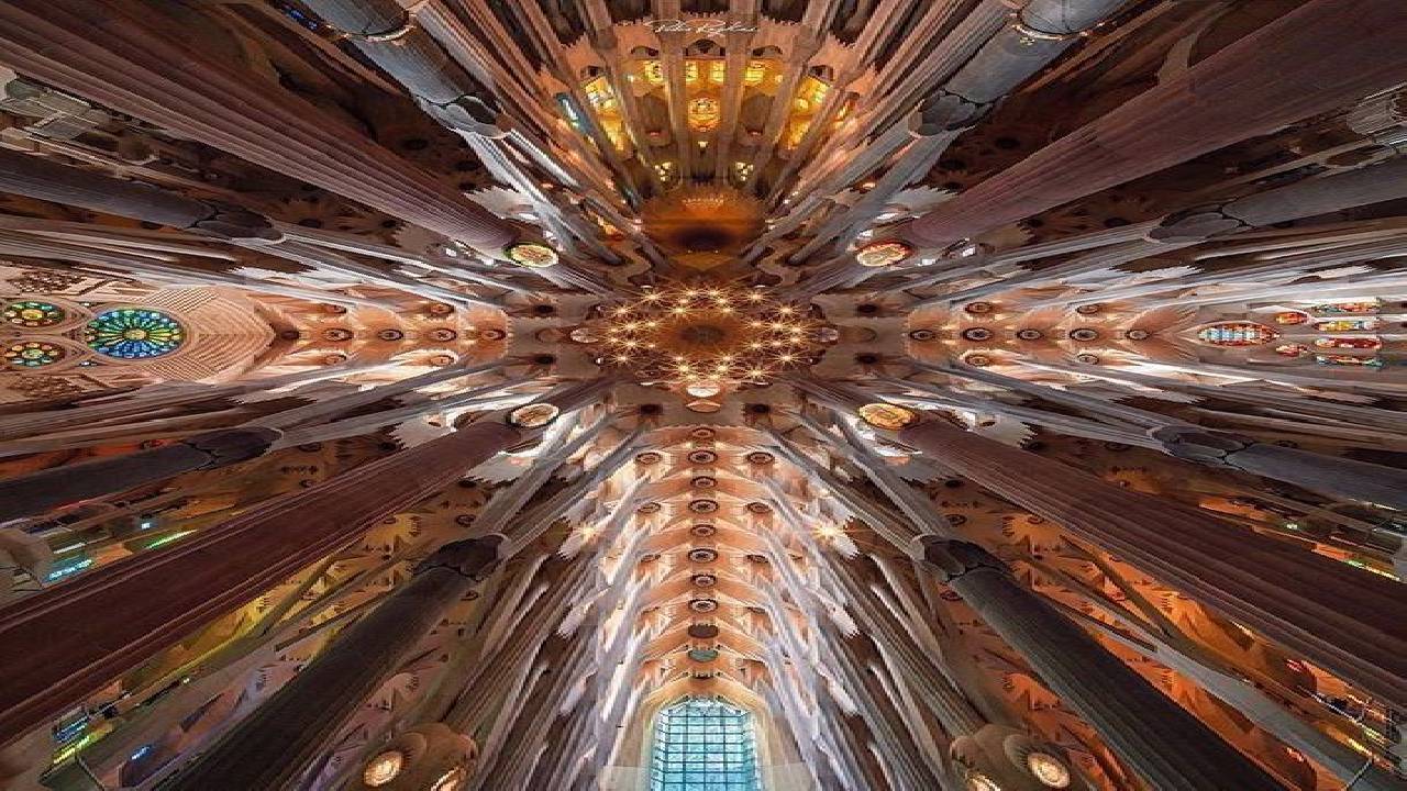Sagrada Familia Skip-The-Line Ticket + English Tour 