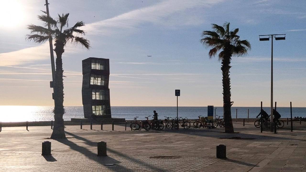 Barcelona: interactive discovery walk through Barceloneta