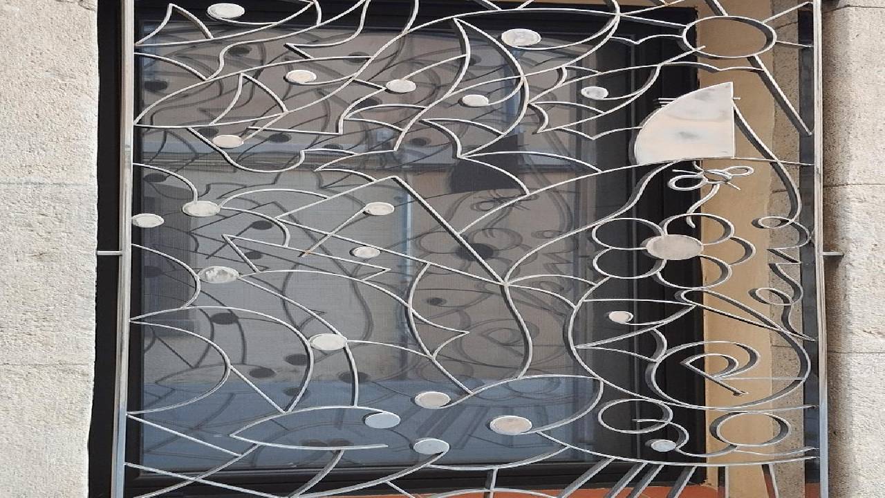 Barcelona: interactive discovery walk through Barceloneta