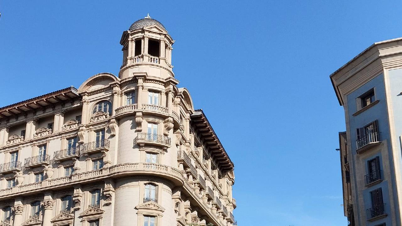 Barcelona: interactive discovery walk through Barceloneta