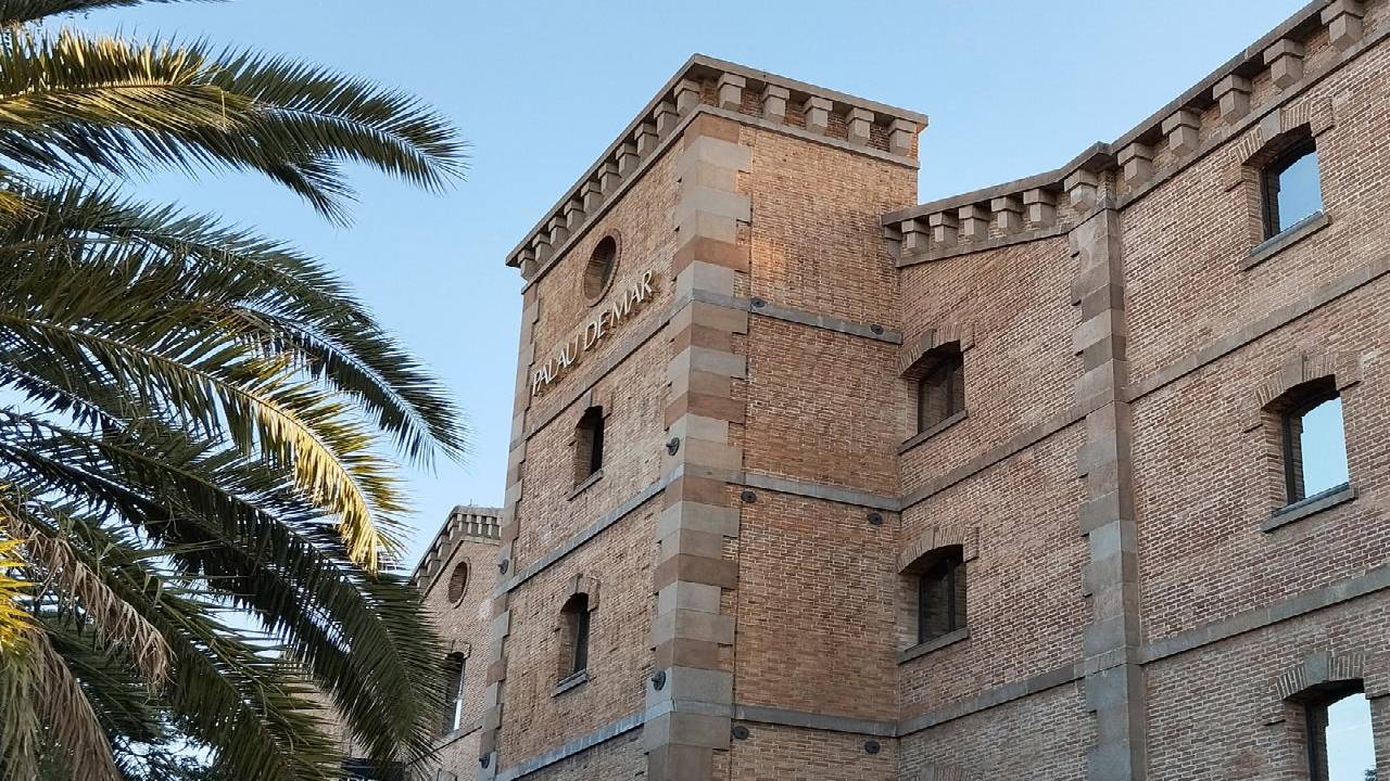 Barcelona: interactive discovery walk through Barceloneta