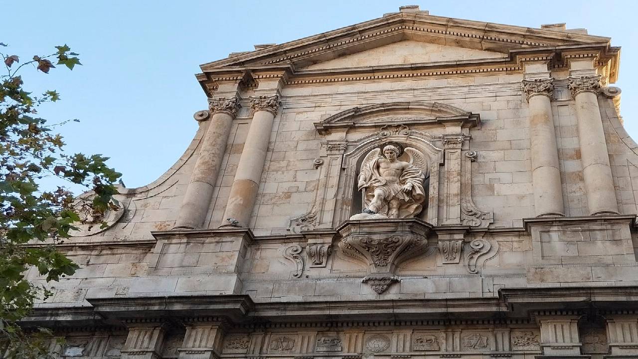 Barcelona: interactive discovery walk through Barceloneta