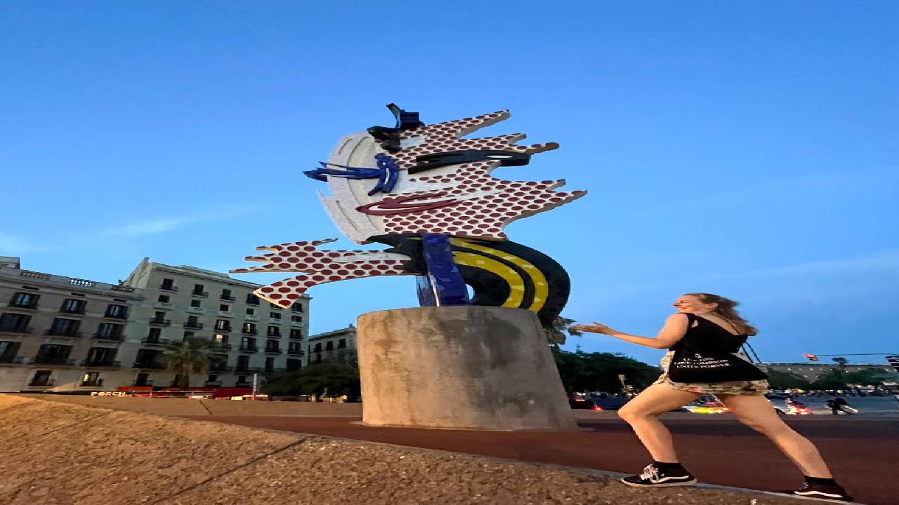 Barcelona: interactive discovery walk through Barceloneta