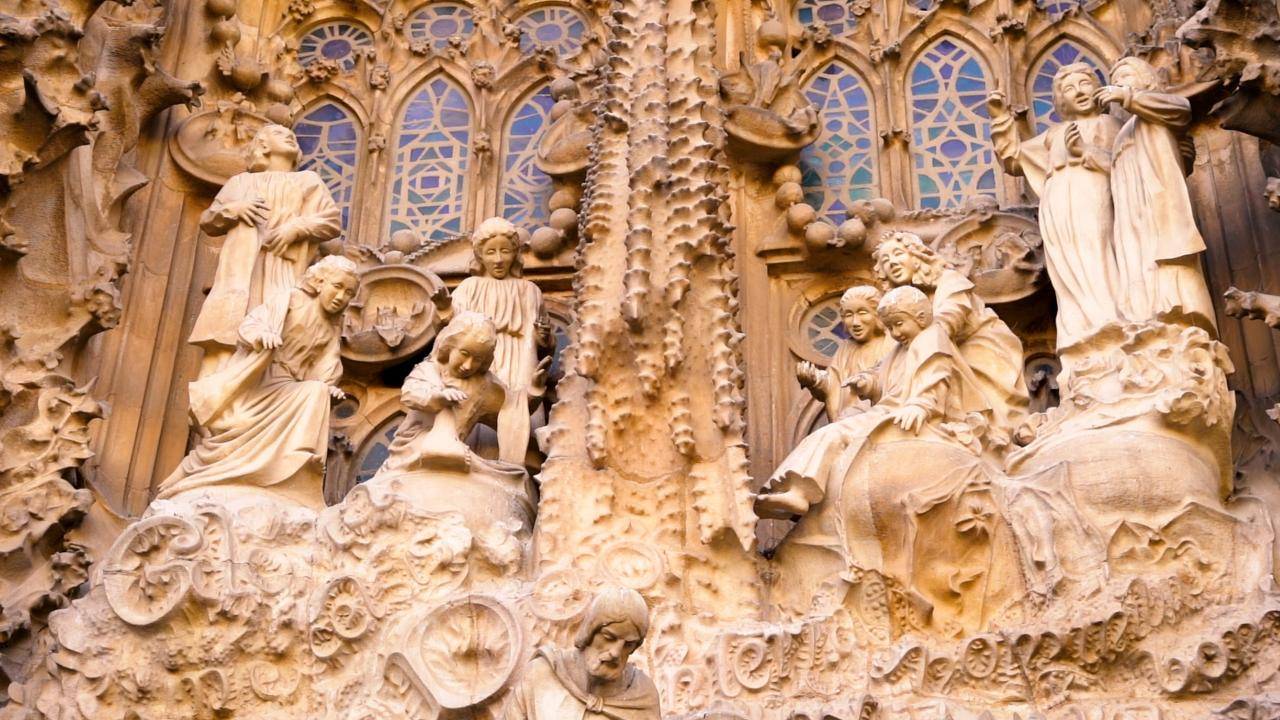 English - Sagrada Familia Skip The Line Tour with Certified Guide