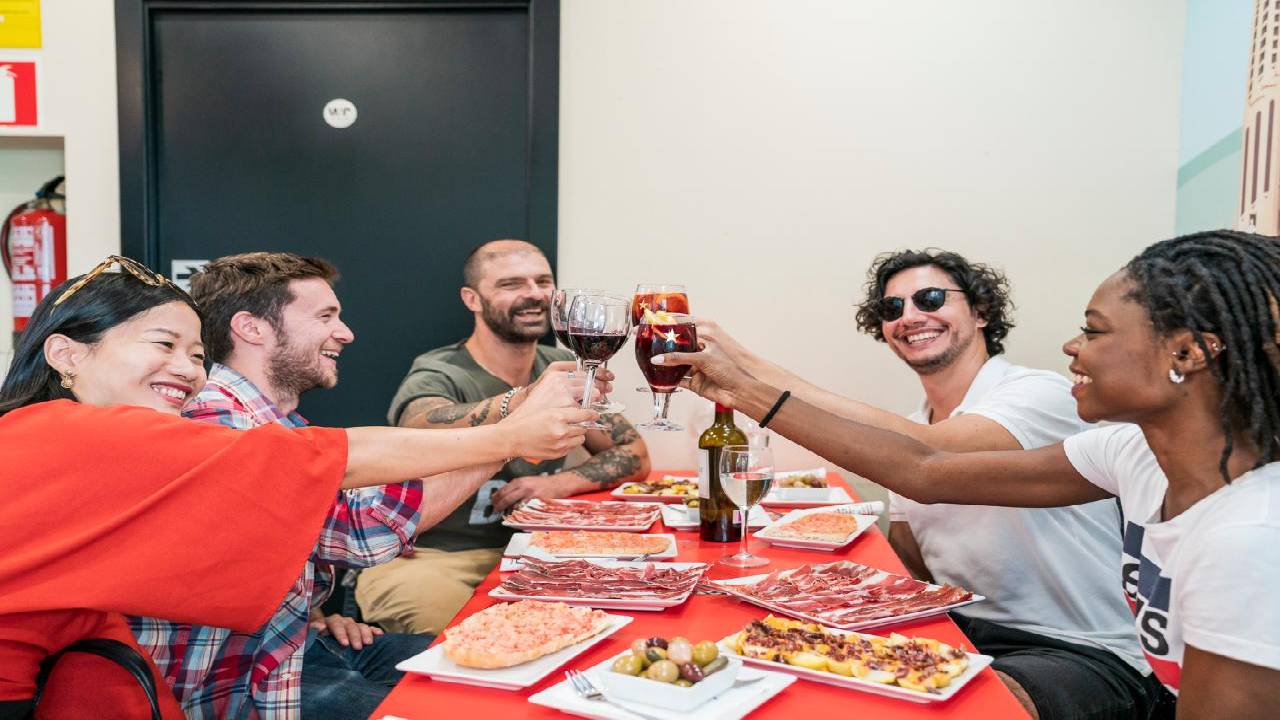 Sagrada Familia Jamón, Cheese and Wine Experience