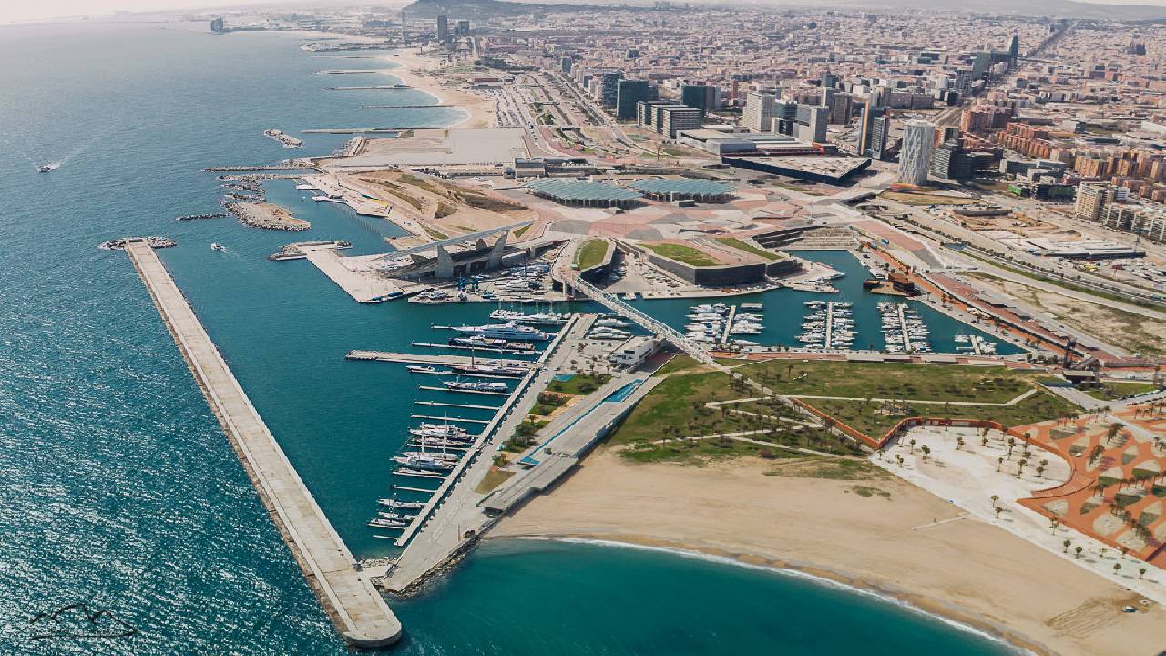 40 Minutes PRIVATE Helicopter Flight Barcelona Coast & Montserrat