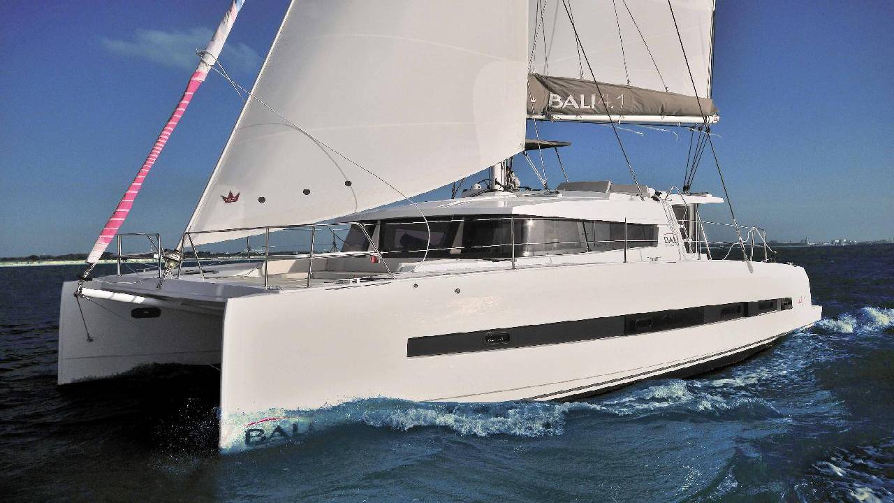 2 Hours PRIVATE CATAMARAN up to 35 Guests Sailing Experience Barcelona