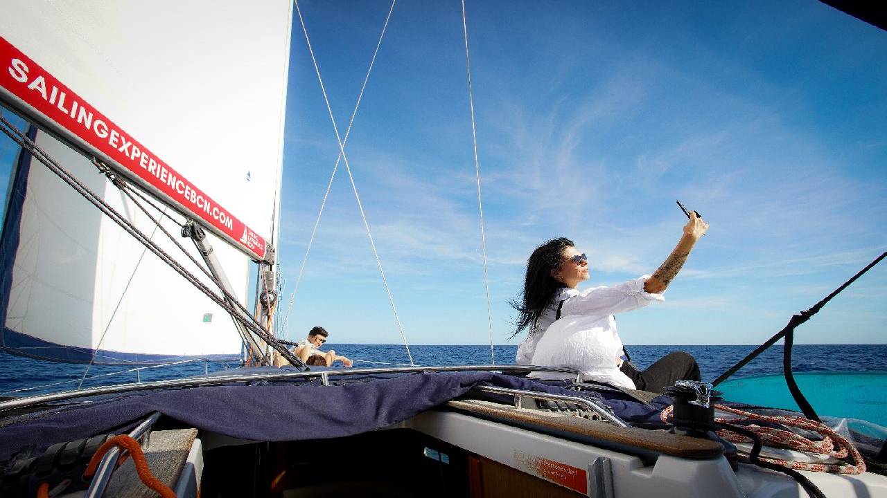 5 Hours Private Sailing Experience Barcelona up to 11 Guests